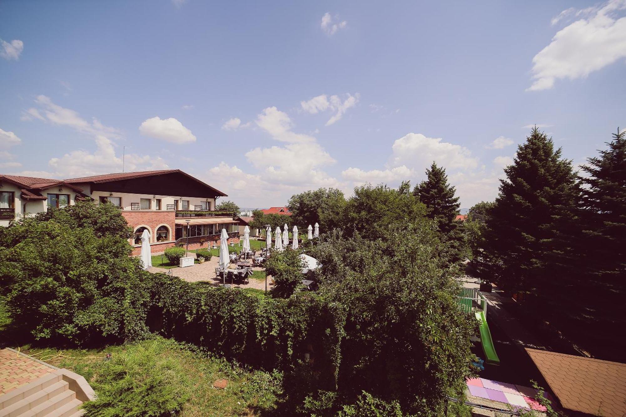 C&C Karo Resort Bacau Exterior photo